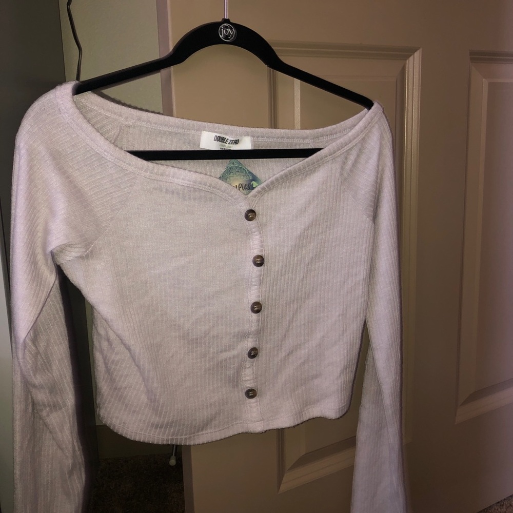 adorable button down light sweater crop top!!💜✨✨